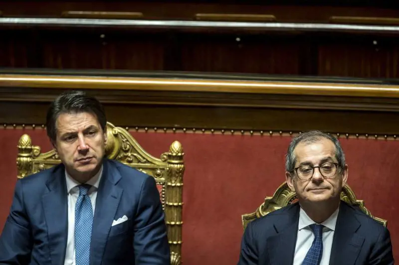 Lo ammette pure il governo: "Pressione fiscale aumenterà"