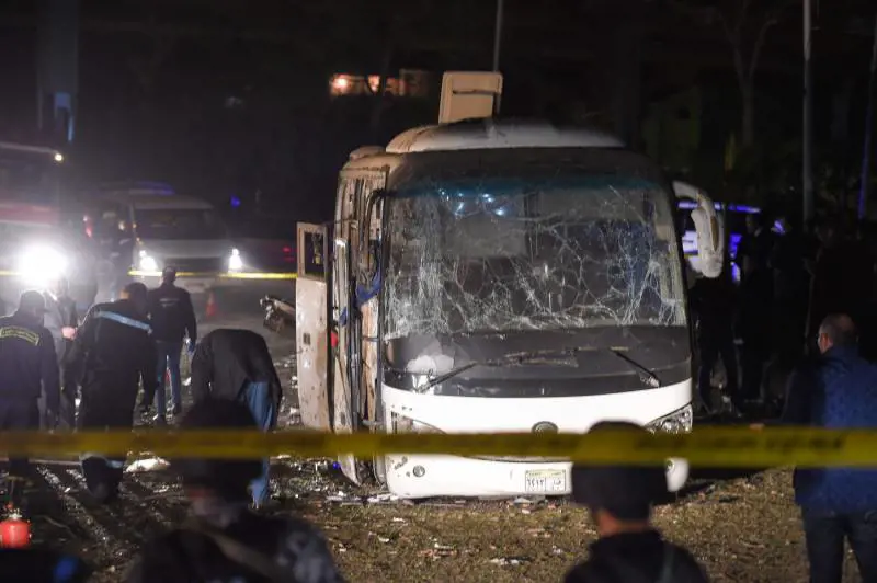 Bomba sul bus di turisti alle Piramidi