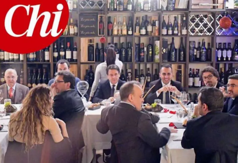 Conte offre ai ministri la cena di fine anno. E a ognuno fa un regalo