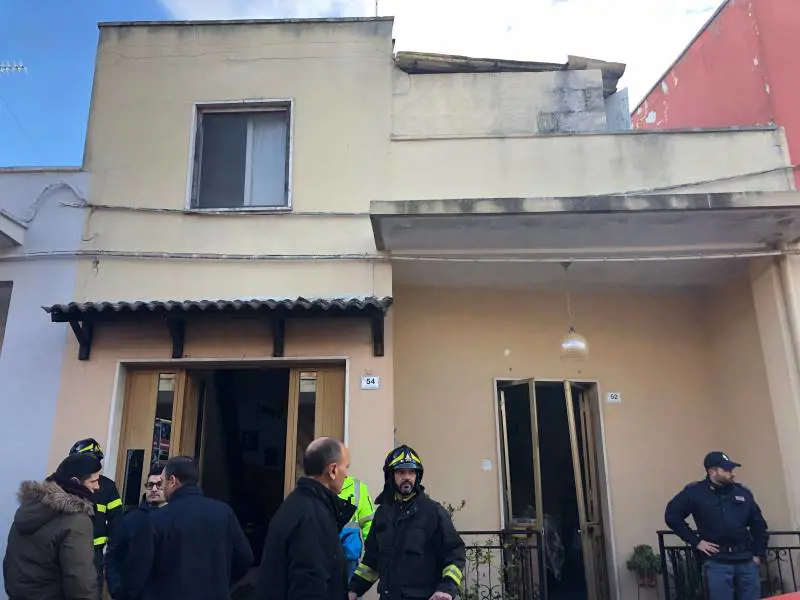 Ragazzo con disturbi psichici minaccia strage con bombole a gas