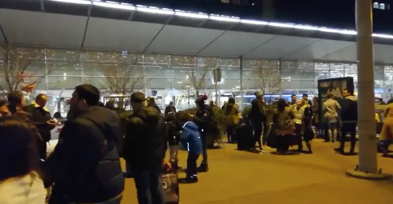 Allarme bomba a Amsterdam: evacuato l'aeroporto