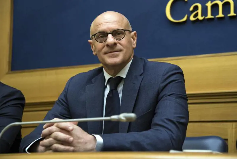 Il M55 Stelle apre a Fdi. Ma Rampelli: “No ad appoggio esterno al governo”