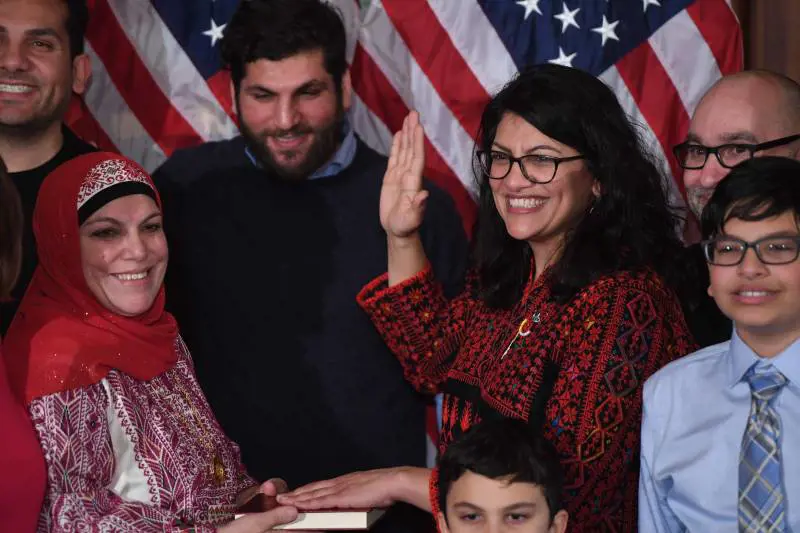 La deputata islamica contro Trump: "Impeachment per quel figlio di..."