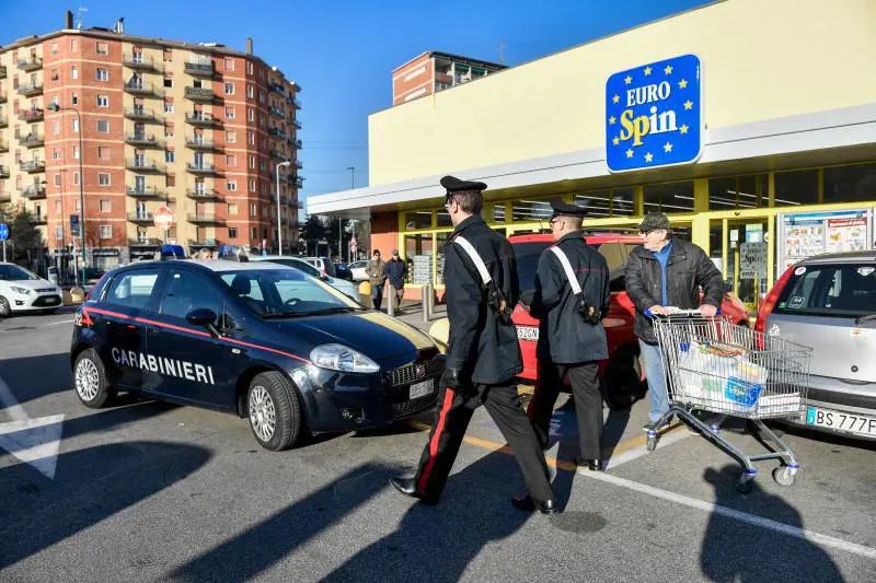 Assaltano furgone portavalori armati di pistole e kalashnikov