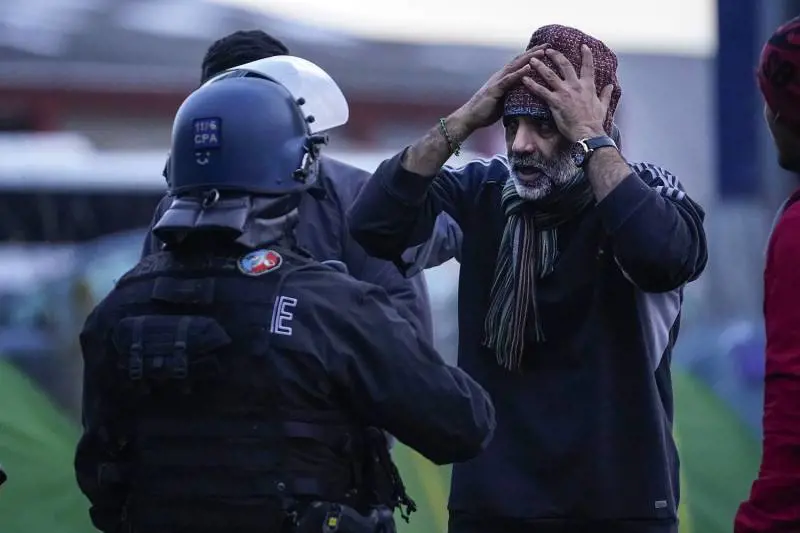 Francia, linea dura del governo contro immigrati extraeuropei e baraccopoli