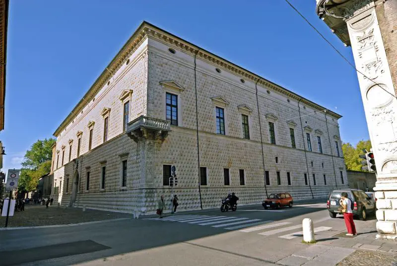 Così torna a splendere il Palazzo dei Diamanti