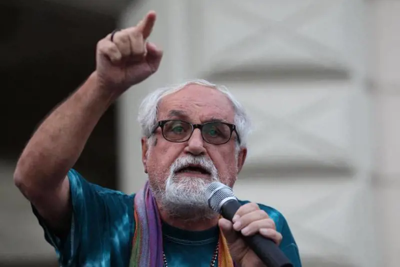 Padre Zanotelli attacca: "Salvini va processato". E il ministro risponde così