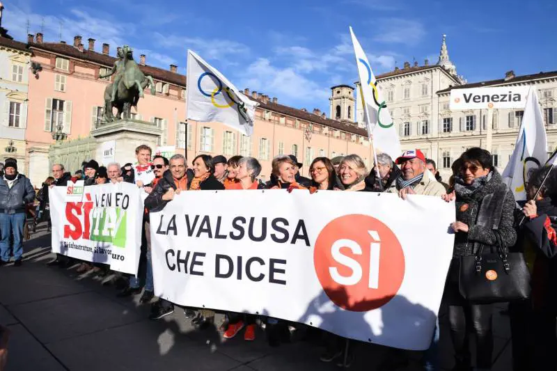 Quella sinistra legata al passato che vuole saltare sul treno veloce