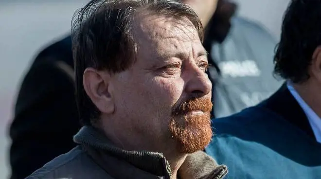 Battisti si sente "umiliato". Salvini lo zittisce così: "Abbi dignità o taci"