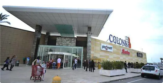 Brindisi, svaligiano gioielleria al centro commerciale: fermati dopo un tamponamento