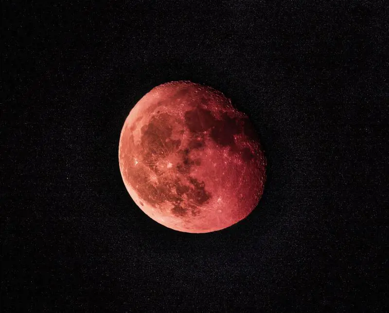 Torna la "Luna rossa": quando e come vederla  