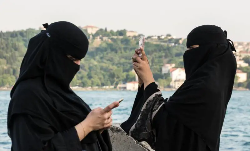 I turisti di Allah Cosa chiedono per portare i soldi in Italia