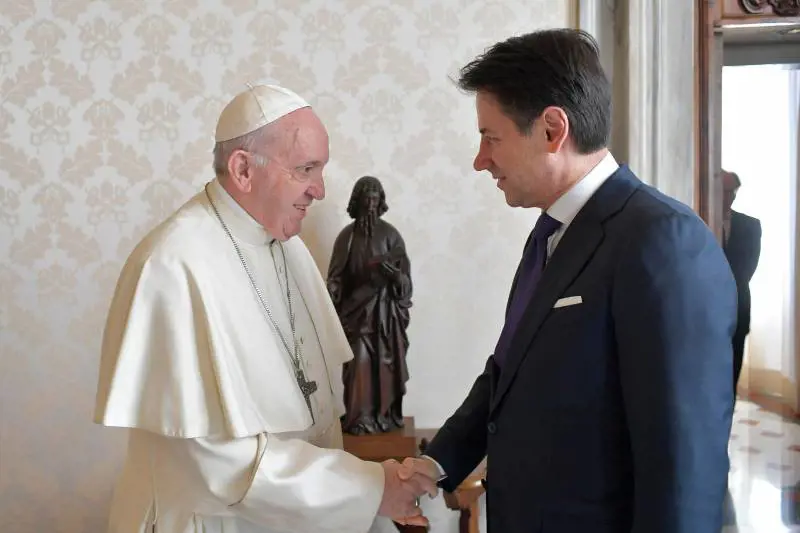 Il "nulla osta" del Papa alla Cei: la Chiesa si schiera contro il governo