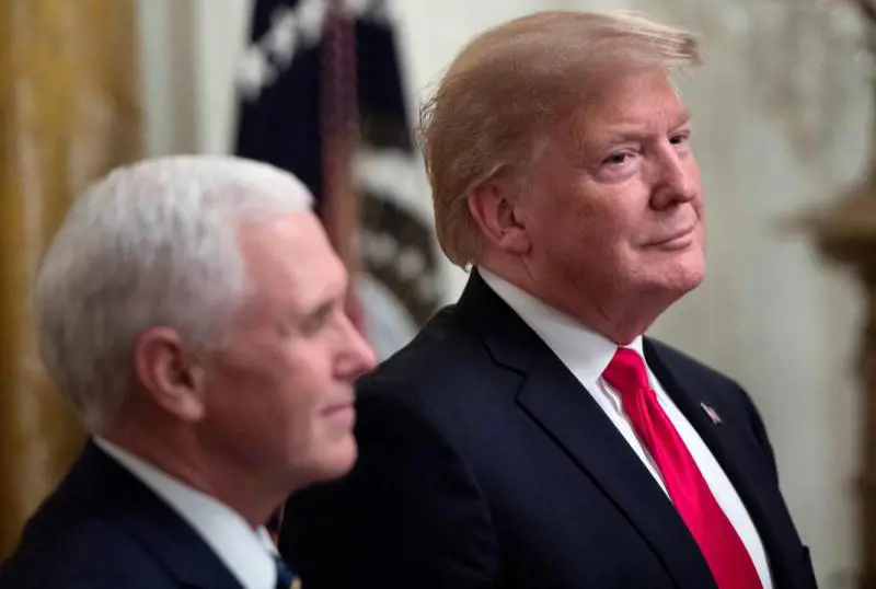 Trump lascia gli aerei a terra: nessuno potrà andare a Davos