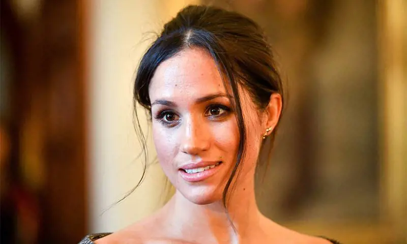 Meghan Markle e l’outfit che ricorda Lady D. La foto di Vogue
