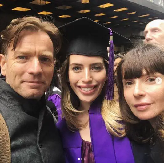 Ewan McGregor insultato sui social dalla figlia