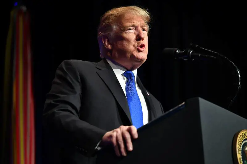 Trump: "Tappetini da preghiera al confine con il Messico"