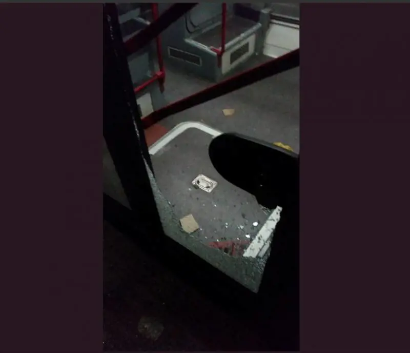Roma, ancora sassi contro bus Atac nel deposito accanto al campo rom