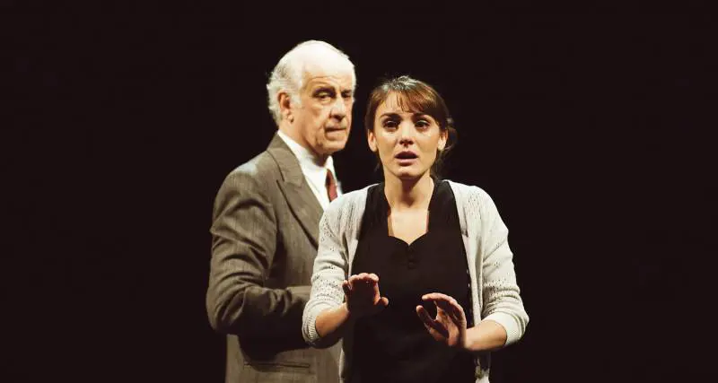 Spettatrice insofferente, Servillo ferma lo spettacolo e l’invita a lasciare il teatro