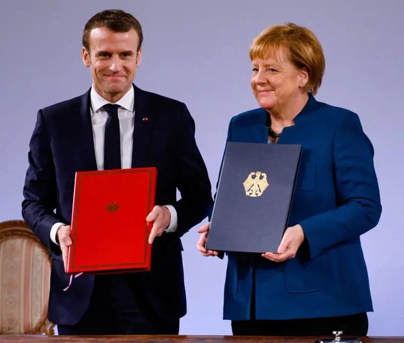 L'asse Merkel-Macron si allarga a Sanchez. E l'Italia rimane isolata
