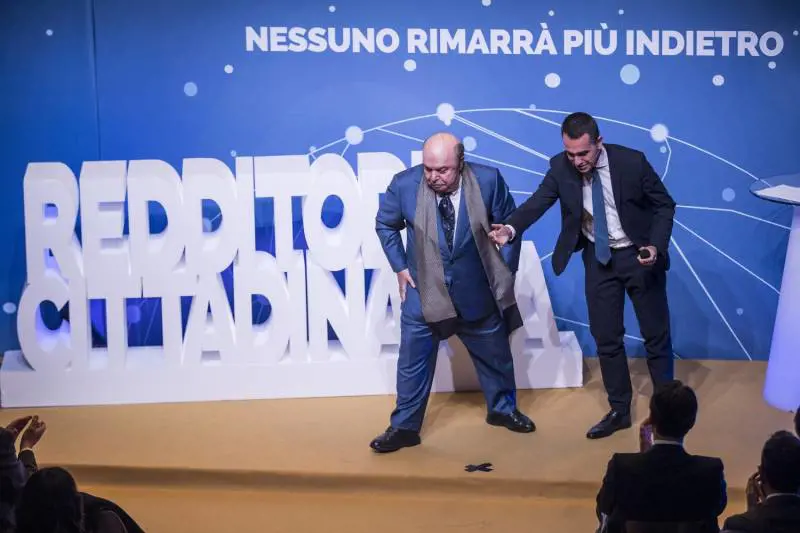 Non si capisce dei due chi sia davvero il comico
