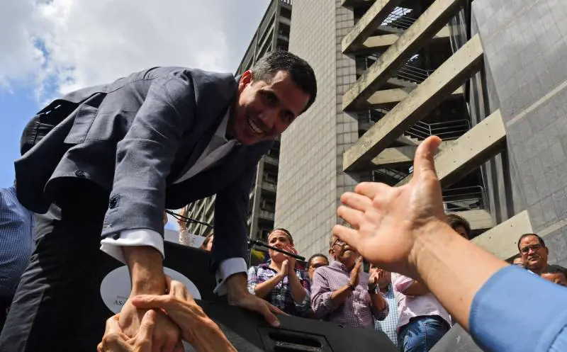 Venezuela, Guaidó si riproclama presidente ad interim e Trump ne riconosce il mandato