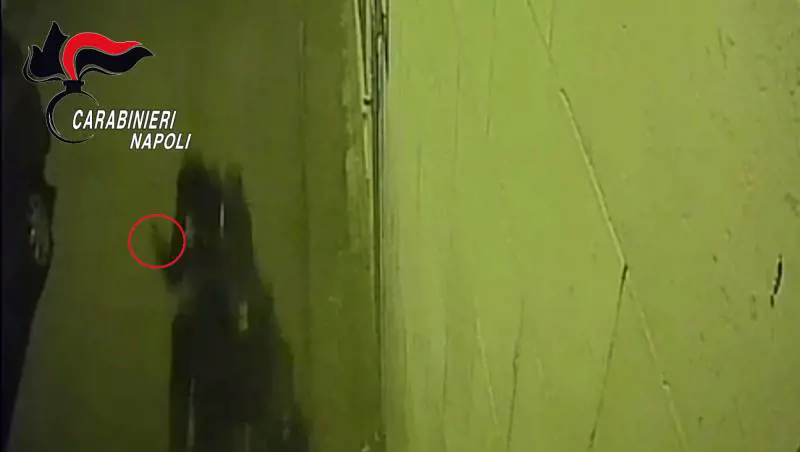 Spararono contro i carabinieri, acciuffato 27enne pronto a fuggire