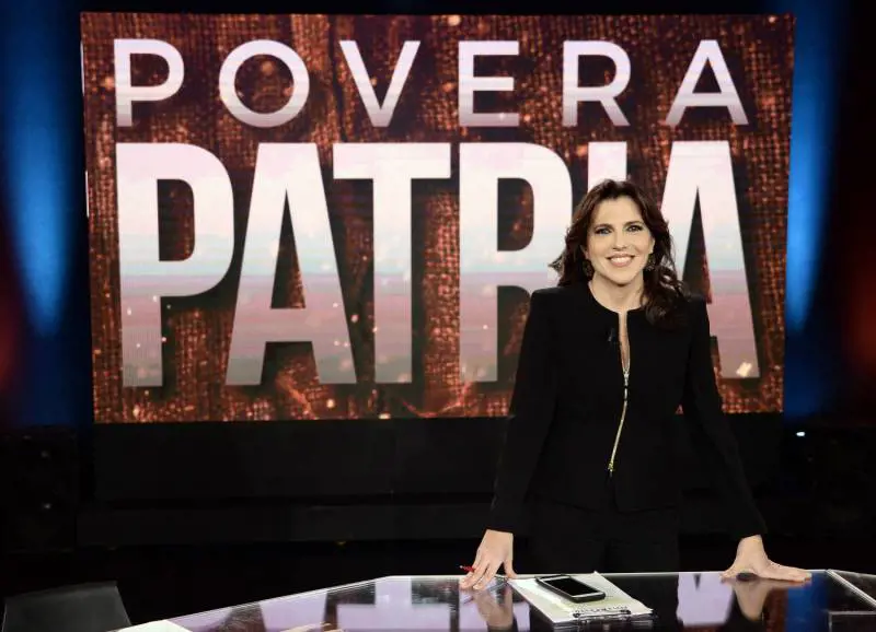 Rai, debutta "Povera patria". Polemiche per il servizio sul signoraggio bancario