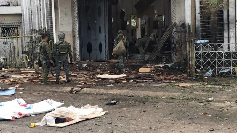 Filippine, due bombe esplodono davanti alla chiesa