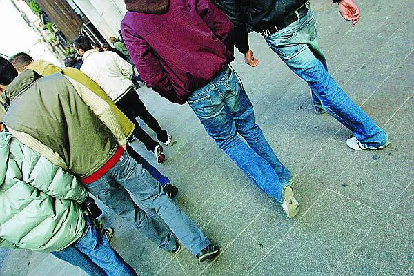 Arco della Pace, 4 sedicenni assaliti e derubati