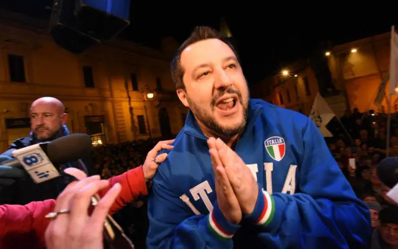 Diciotti, la Lega fa quadrato: "In piazza per il Capitano". E scatta la raccolta firme