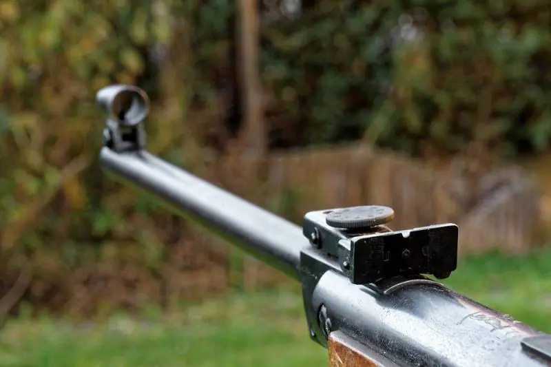 Spara alla ex moglie e poi si uccide. L’uomo non aveva accettato la separazione