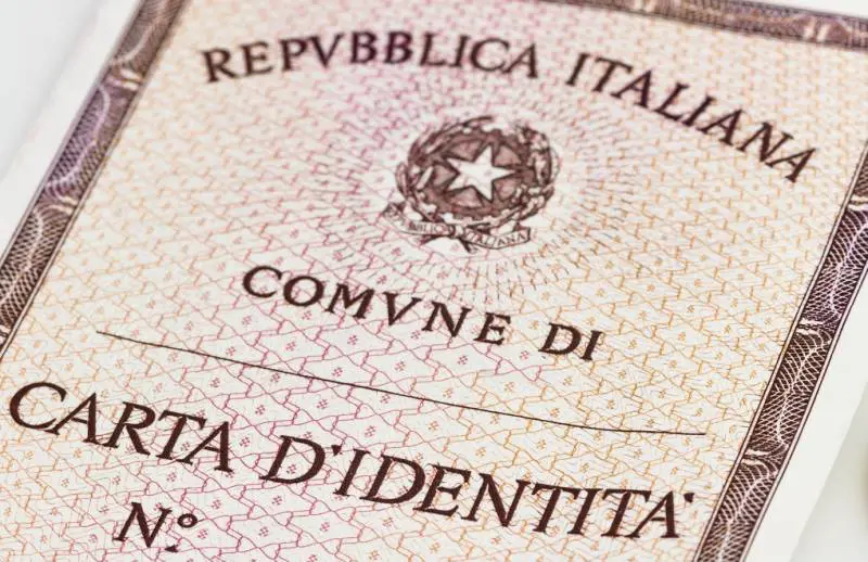 Documenti falsi per acquistare l'auto, sventata la truffa nel Napoletano