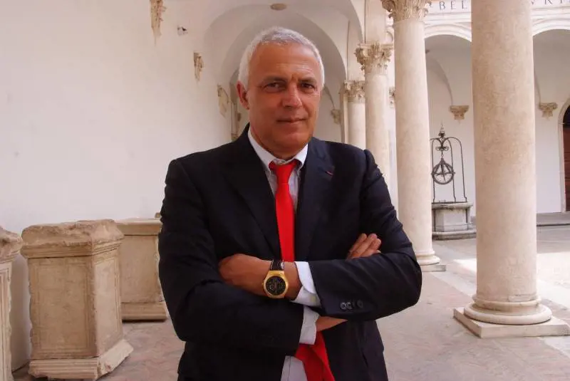 "Se vogliamo essere liberi torniamo a leggere i classici"