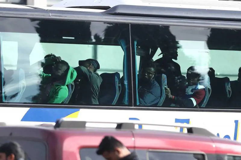 Migrante ruba e pesta agenti: crolla il buonismo della sinistra sul Cara