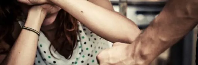 Busto Arsizio, marito violento e la moglie tenta il suicidio