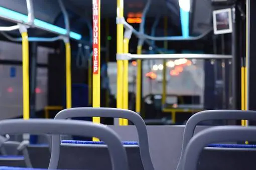 Viterbo, kosovaro minaccia autista poi spacca un vetro sul bus