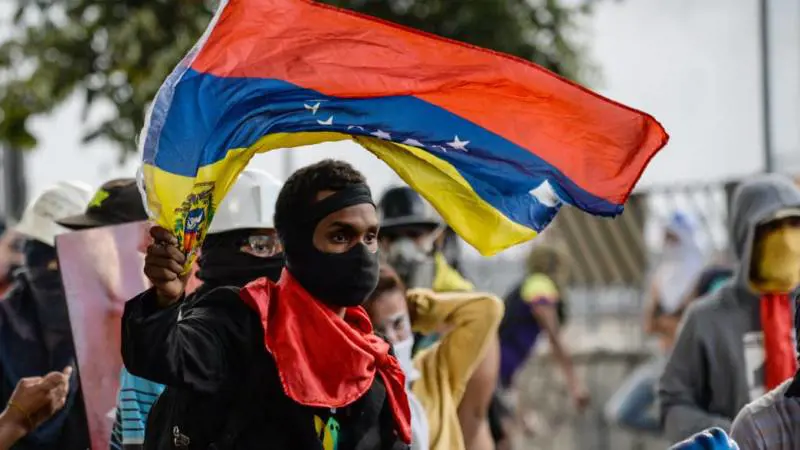 Scontro tra i gialloverdi e l'Italia "paralizza" la Ue Vano l'appello di Guaidó