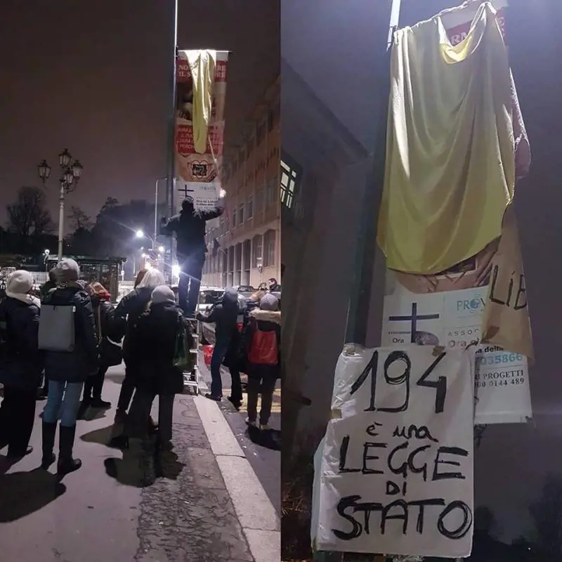 Copre il manifesto anti-aborto: l'associazione pro-life denuncia la ginecologa