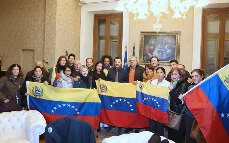 Salvini incontra i venezuelani: "Il governo fa una figuraccia"