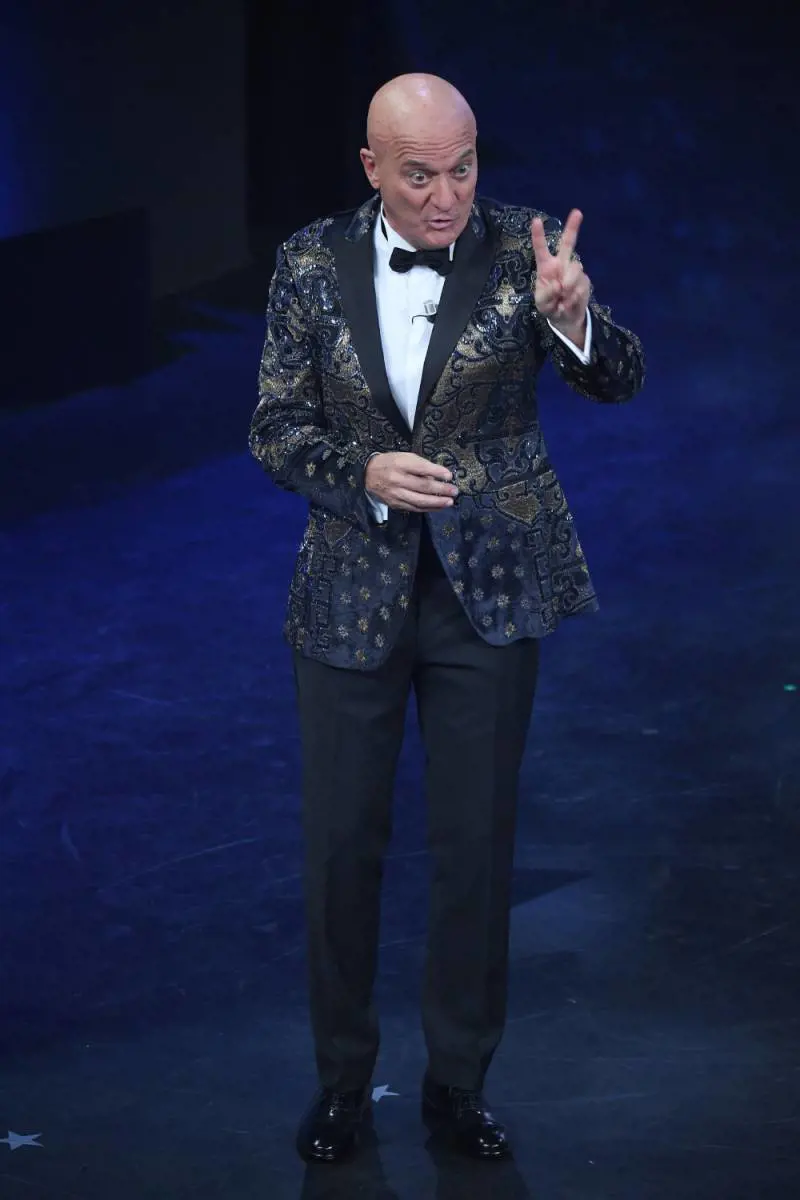 La gag di Bisio su Baglioni: "È sempre stato un sovversivo"