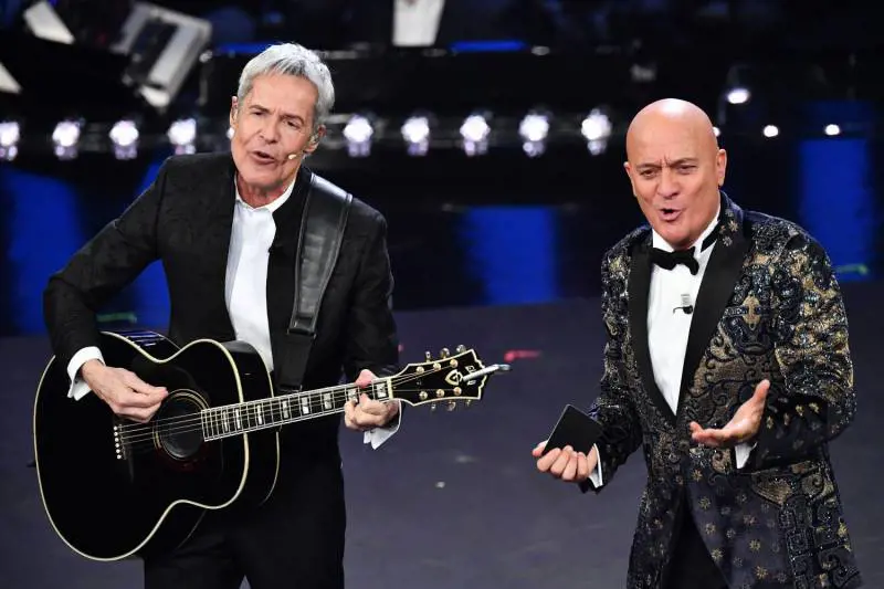 L'ironia di Bisio e Baglioni contro i vertici della Rai 