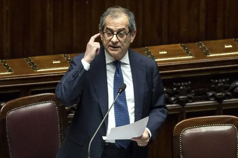 Conti fuori controllo: Tria cerca 30 miliardi. Ma dopo le Europee