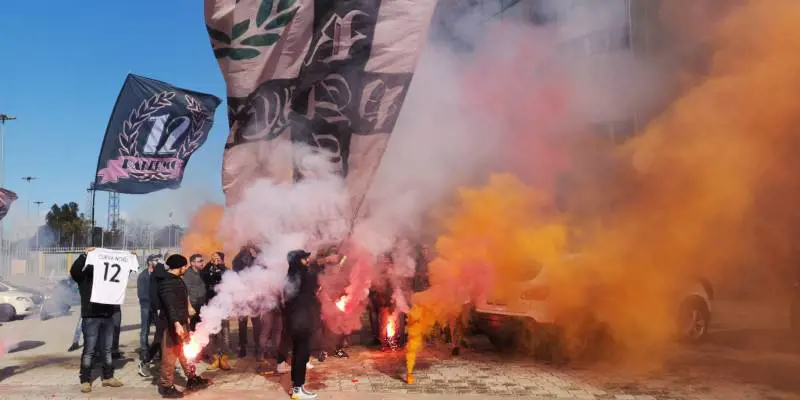 Calcio, caos Palermo: club in bilico tra il fallimento e una nuova proprietà 