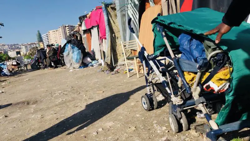 Napoli, nel parco della Marinella: tra rifiuti, tossicodipendenti e disperati