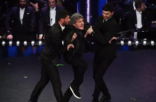 Sanremo, il "blitz" di Fausto Leali: "Il Festival è truccato"