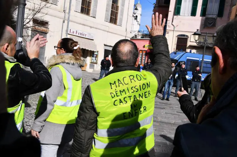 I gilet gialli "sconfinano" a Sanremo: "Non stiamo con Di Maio"