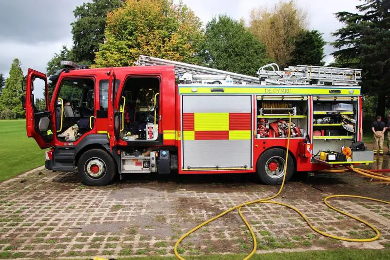 Una donna e un bambino sono morti in un incendio a Lione