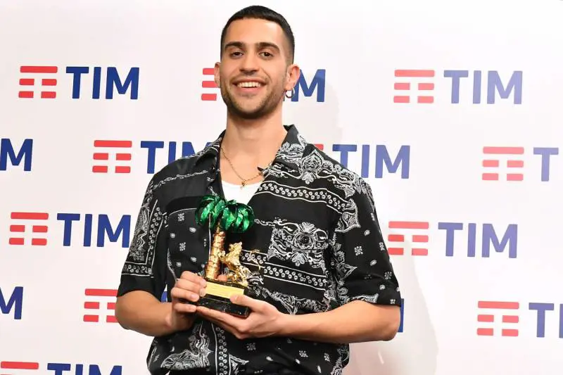 Cosa significa la frase in arabo nel testo di Mahmood
