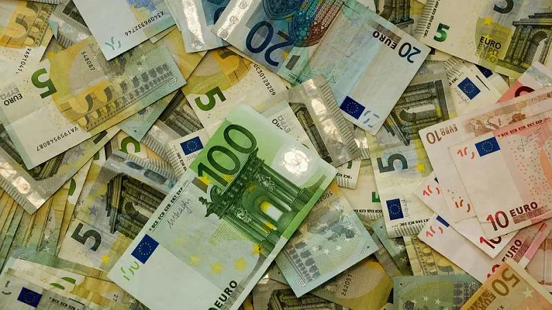 La dea bendata bacia Napoli con due ricchi 5 al Superenalotto